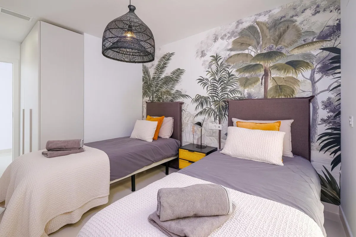 0348bf83-3add-49fc-9b57-75c63dd11594