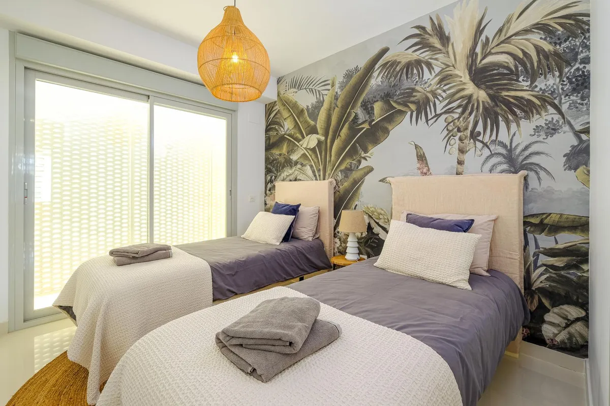 5b878ea4-6d67-49ab-81bb-055b3fb529f0