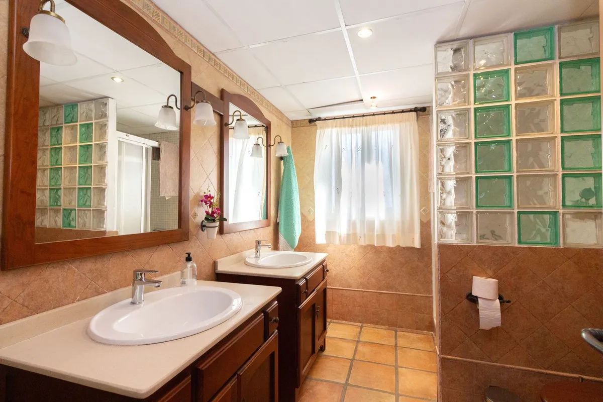 dc232806-6f17-4a39-8219-974e6ade52fe