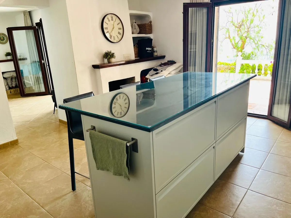 000100fb-69ef-4085-b43e-97202ac50f5c