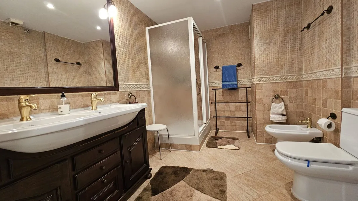 b3d963d8-c6c7-4917-8b2c-354d813b4c6f