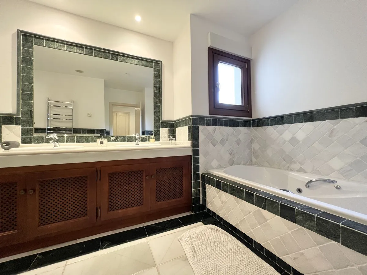 ff3c8f91-2dc5-48c3-a954-47abbc4cce15