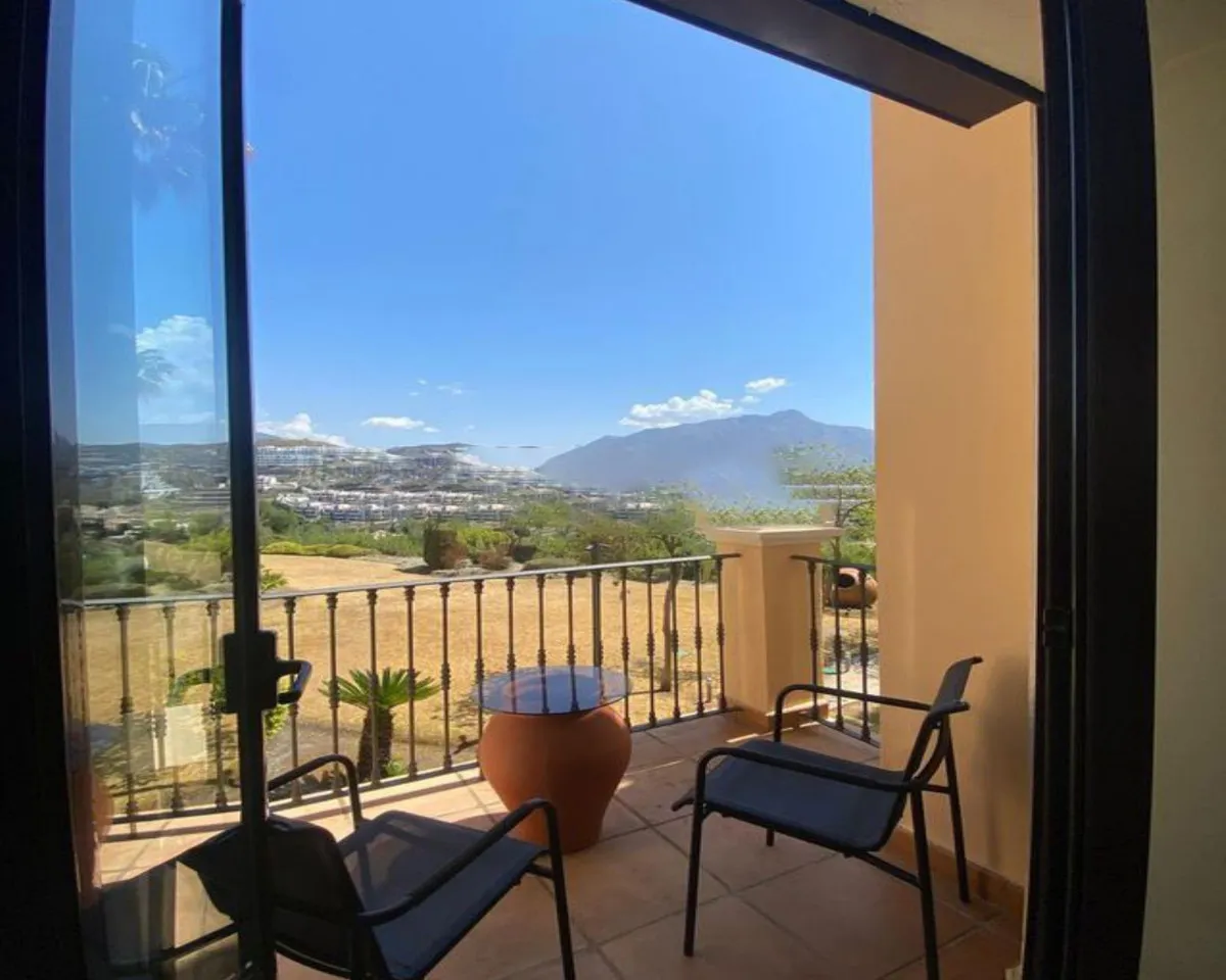 1a083a8f-b83e-4492-877b-0447a6b5f6b6