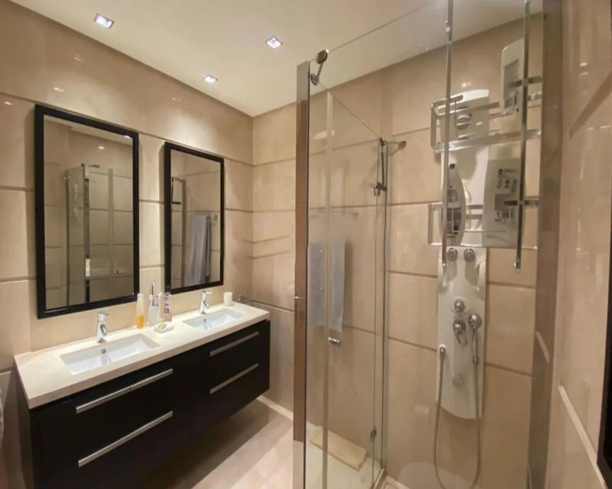 203e0d05-7f80-403c-82f2-410878e419cd