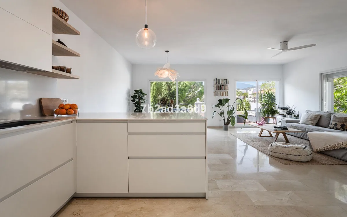 9e293d73-3526-408e-abf3-fc9c1a68d32e