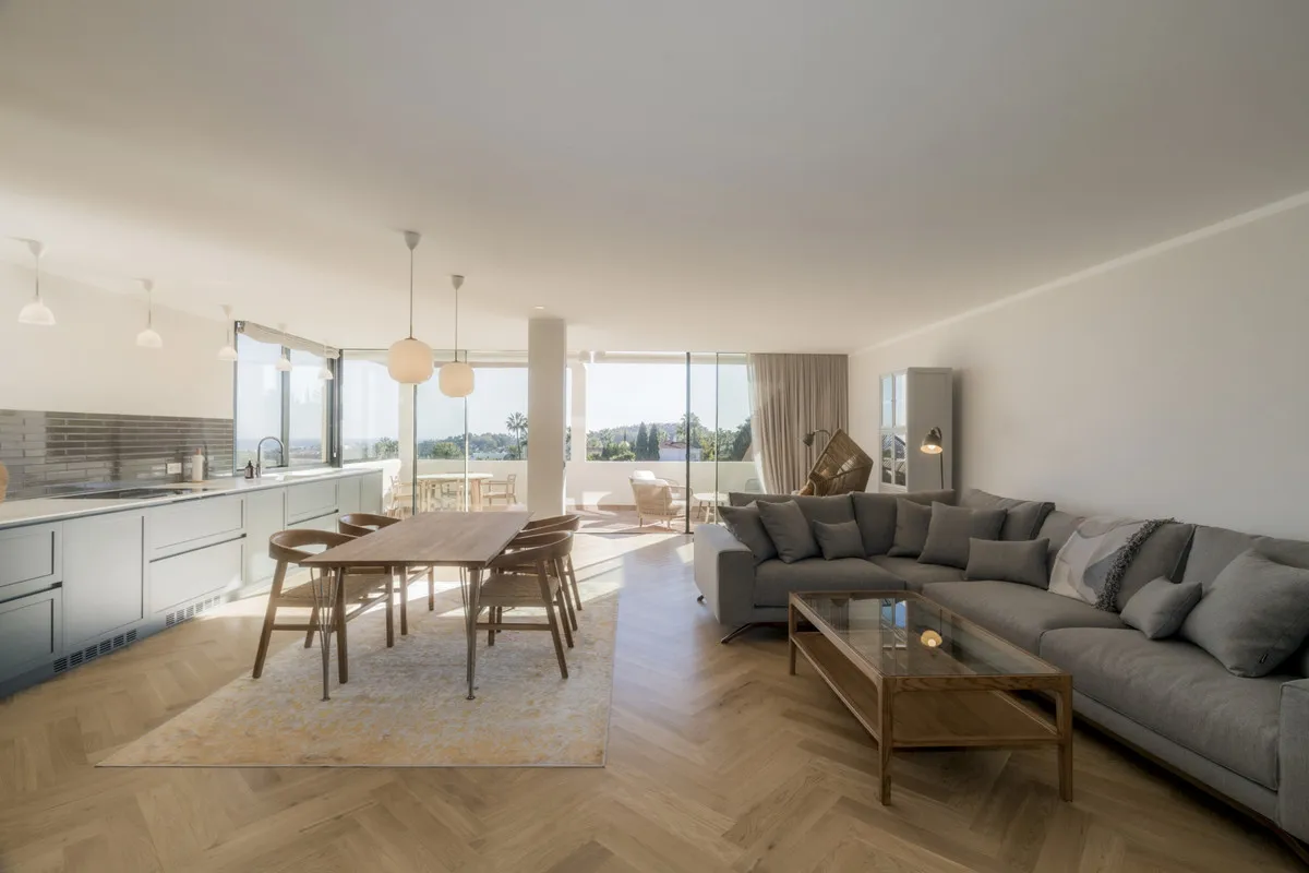 e0791e48-58c9-4c63-b648-d374eebf67b4