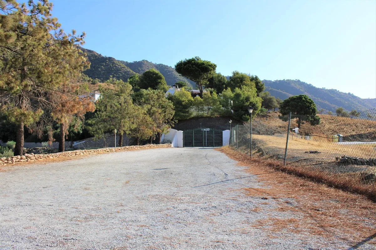 a4271e94-1b62-4f34-9d8c-b0e31f9216da