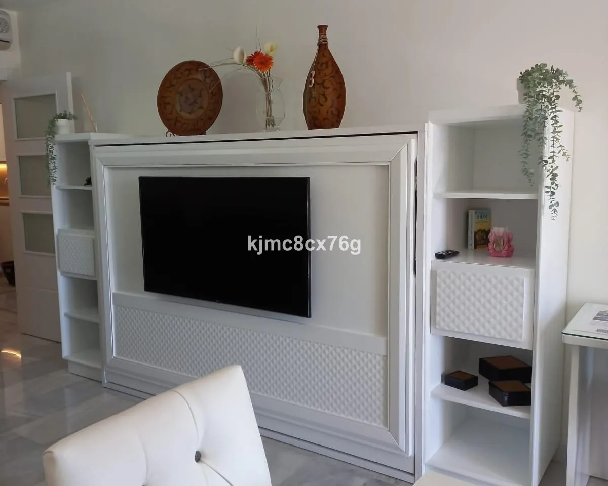 76710211-9256-41b0-8d9c-611823025806