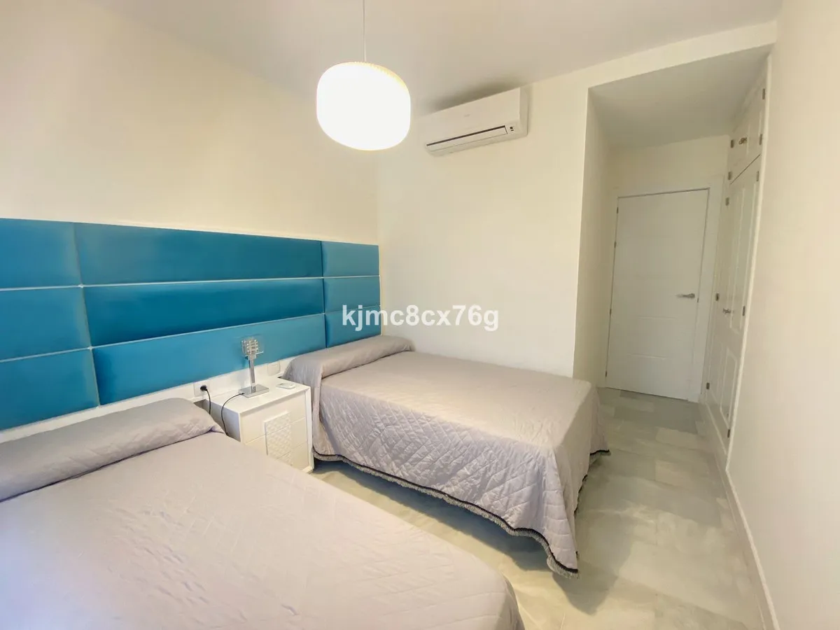 8a99b25d-df4c-46c1-8b24-7abdaf80460e