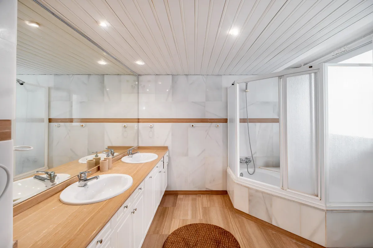 4e002066-f1b9-4199-9ad7-f4cd9fec7418