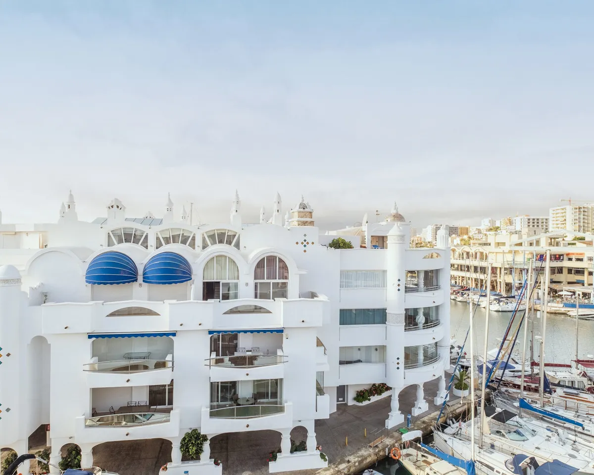 f112c8ec-59fd-41a6-afe3-405e7aca6944