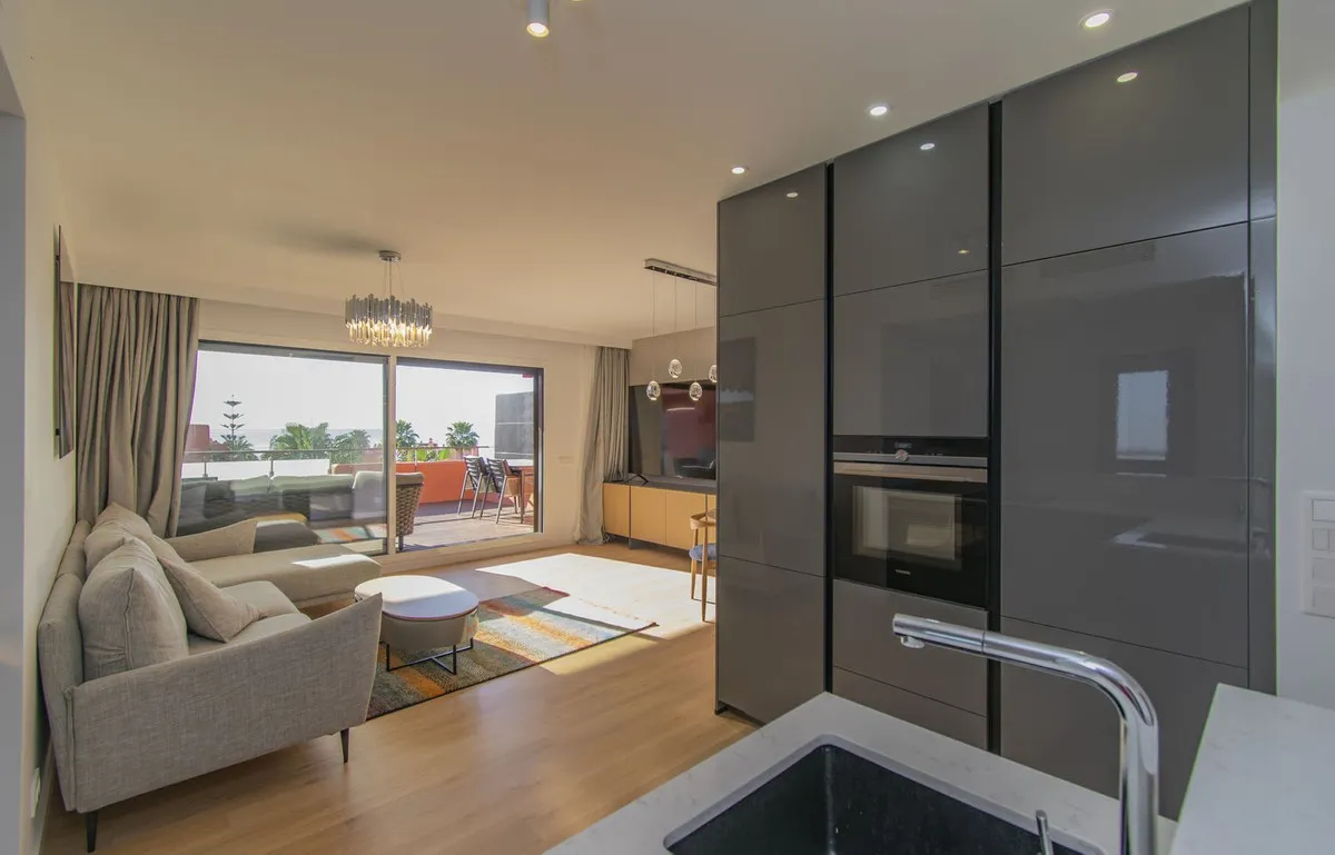 f37318a7-5118-4ced-8fee-9388d4d72041