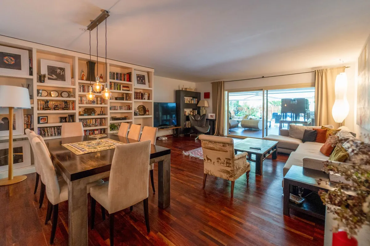 09bc3f2b-cbb7-481e-8710-cbb199bc0bb8