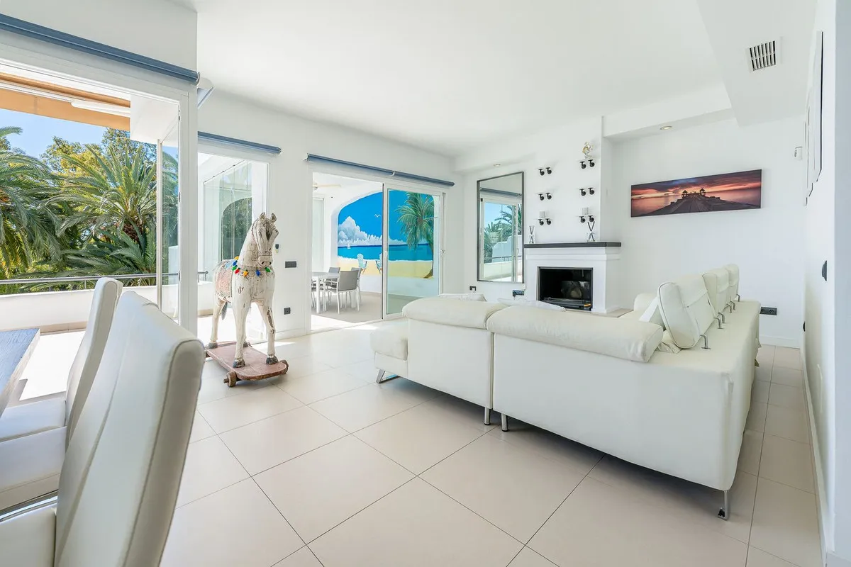 f44ee247-fb67-4663-b518-6c917d5d8074