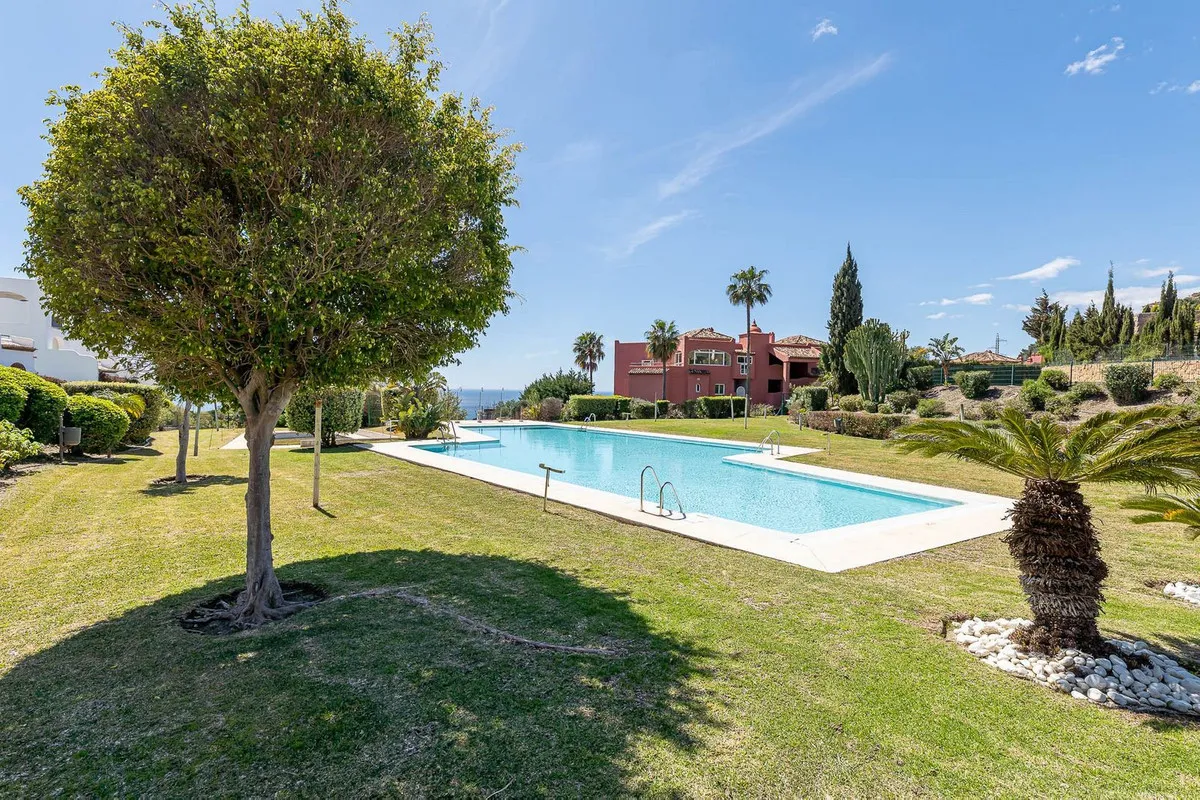 fe051352-4348-4289-8481-d37459e837df