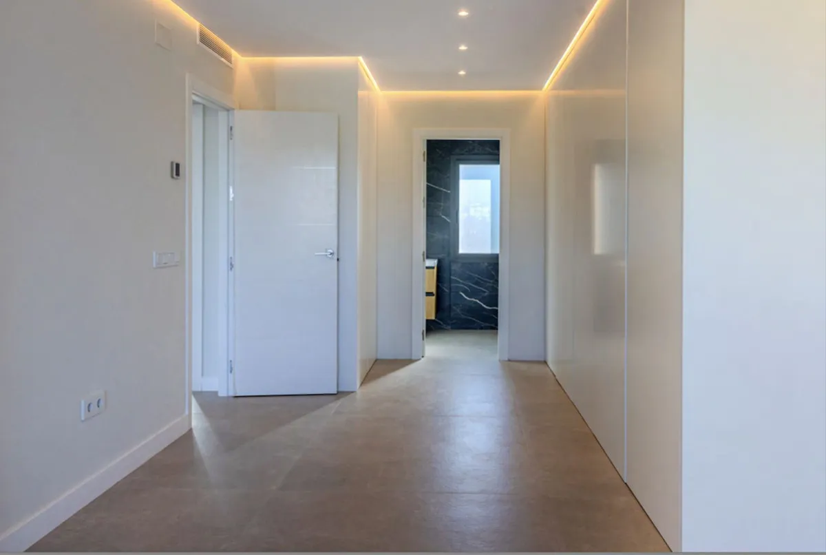 cc4b12f4-cb30-43e1-9fdb-9cafc1682d2c