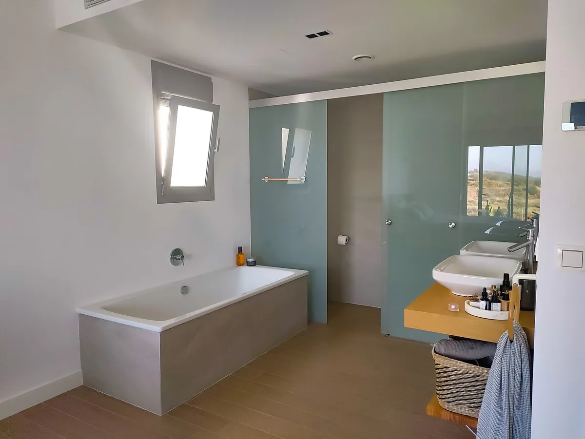 c67dfd29-6fd0-4169-acab-46c8b8d27eb6