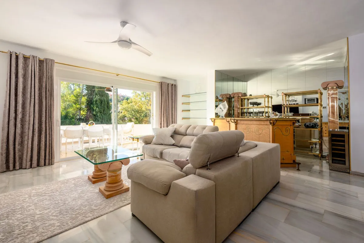 7cf4a907-eb7c-40d5-8072-afd875a7036c