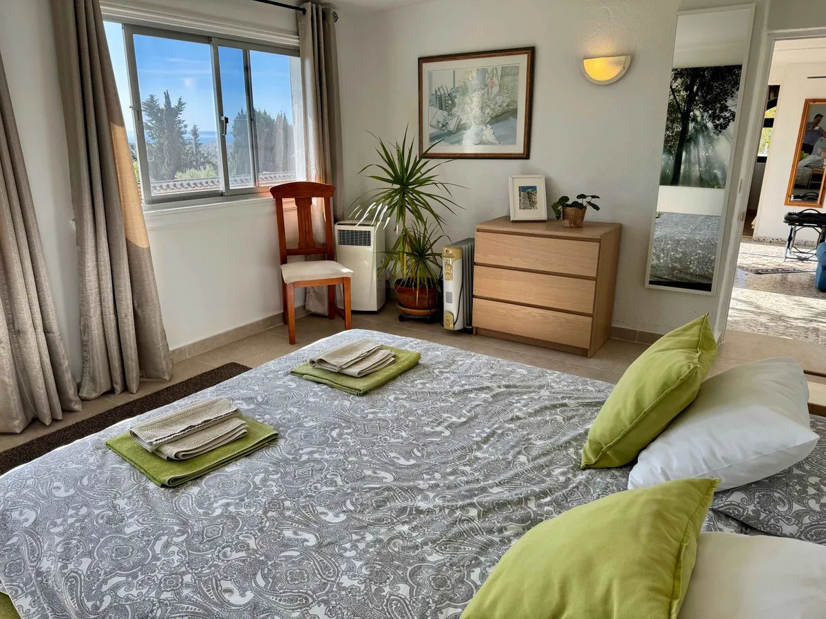 016f6b66-6c4c-49f5-81f2-781ce9b51e96