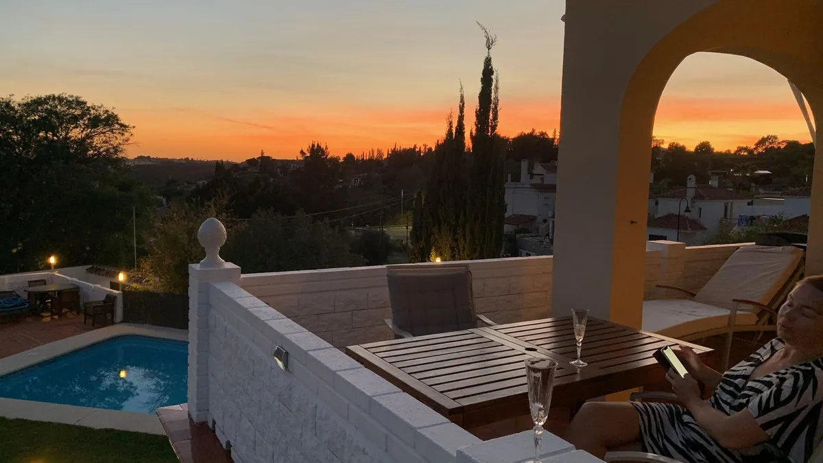 25e0eb06-22e2-40fc-9dcb-e3aee85f0423