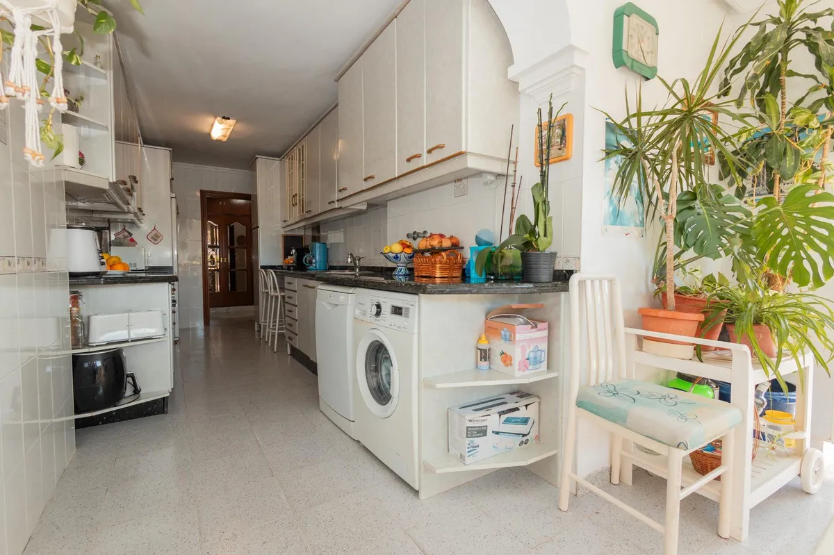 b975b15f-147a-4d06-b5d3-37a8bf056de0