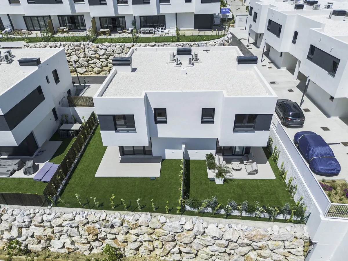 65bb3141-2f2a-4401-838a-adcf1e8e6d3e