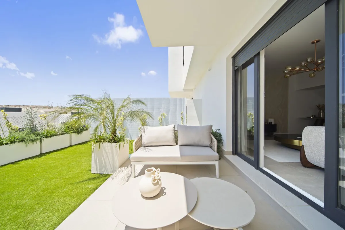 d7af8c3b-f83d-4bbd-82da-2d9741426828