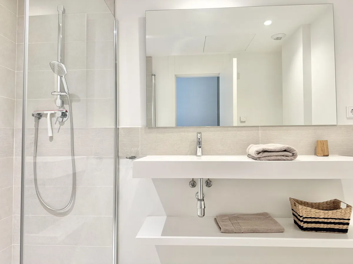 5e52872a-d5c5-4f23-9f2f-7e028467d579