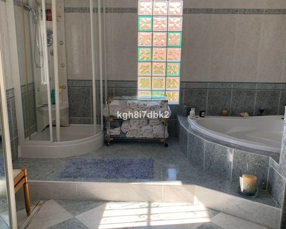 0e254043-294d-4790-96ce-5e08ccbe68f6