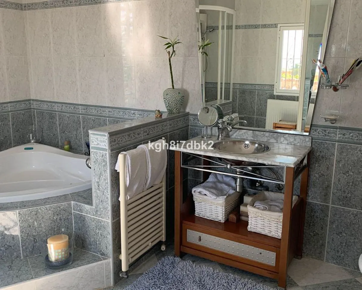 60bbe232-7313-477b-896f-4d3ba013a914