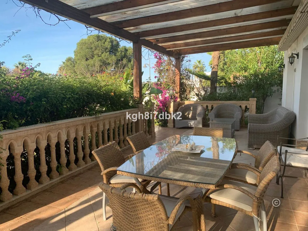 7ef76e8b-edd8-49c8-9ba4-5b8101545809