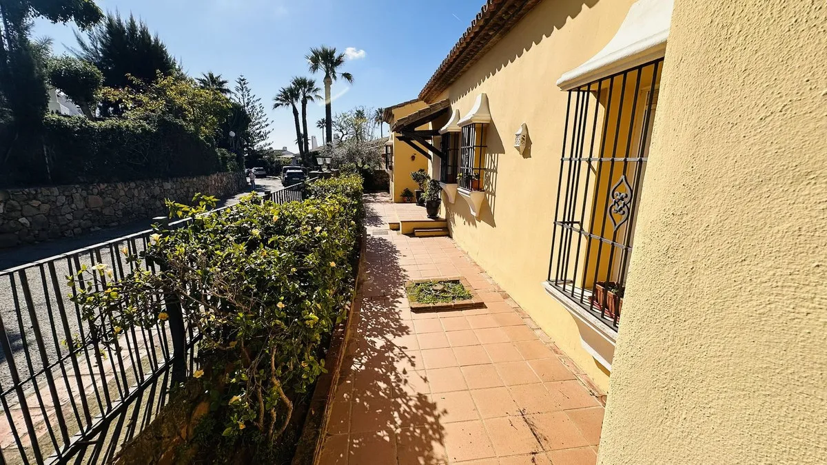 93c616b7-a45c-4a35-9532-3306011498dd