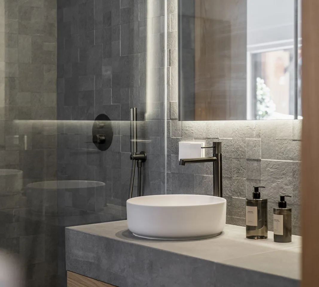 7b11738a-0fbb-472c-bb82-7b6301393f78