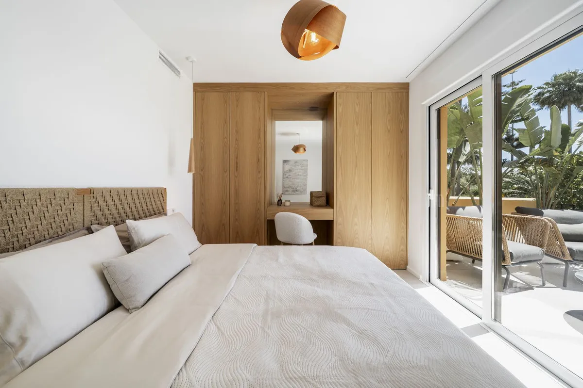 ab8393e3-6101-4748-abfd-4e6b9658635d