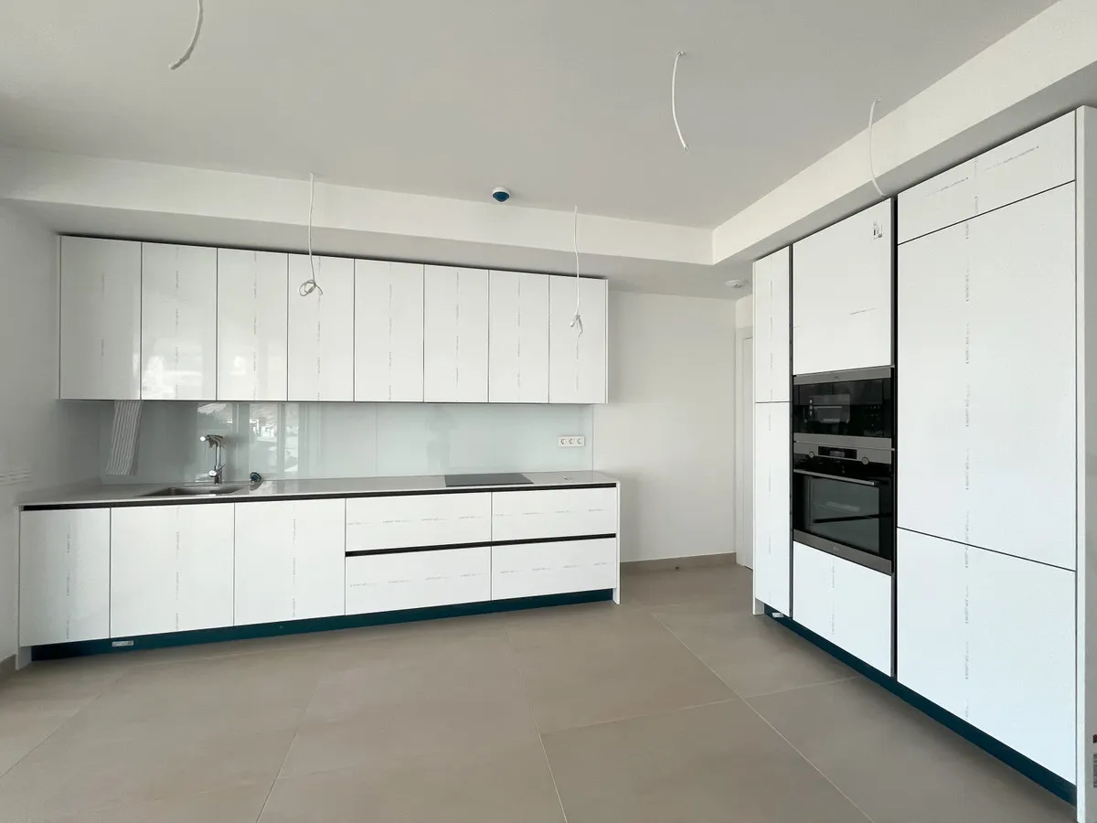 d928b2c6-5b25-4242-85fd-43aea562b928