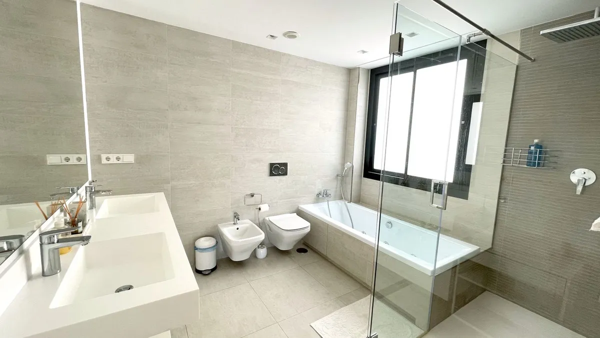 e70ba95e-6fb6-4125-9bd4-d2204ec146d5