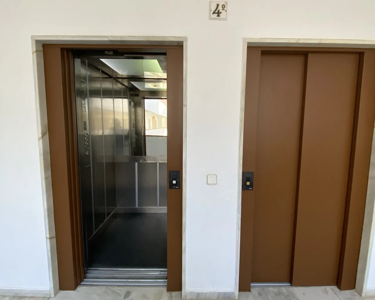 f18137b8-c2b5-431e-92ea-d529aefffb28