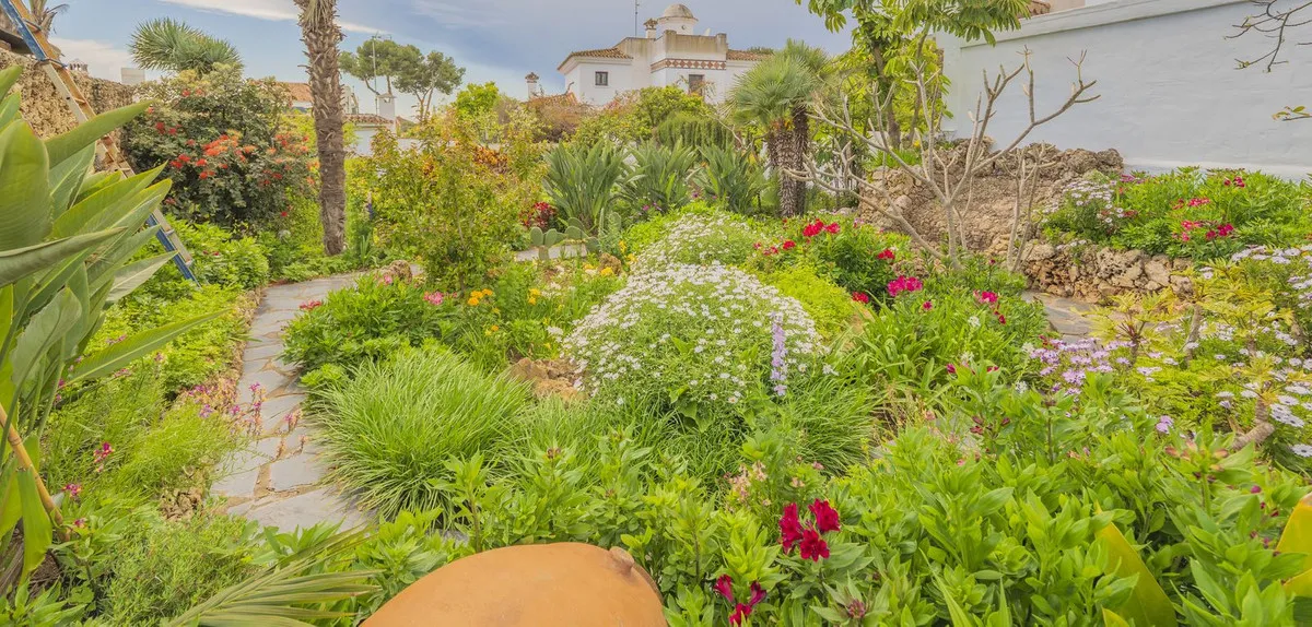 37c3c003-3aab-4903-8f11-996acc3c2df5