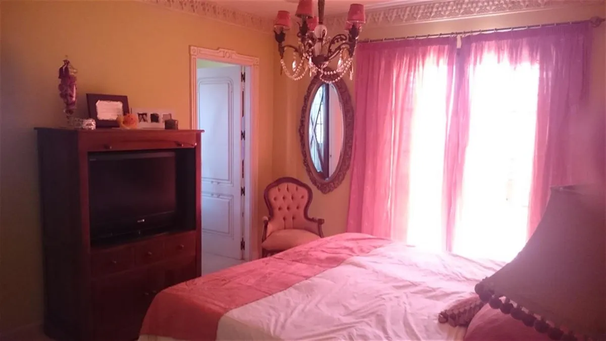 004daa96-23d3-4c8b-a0c5-ea255bb27087