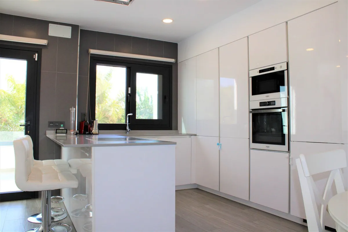 2504fcc0-7bdc-4c74-8d6f-5d0268661abe