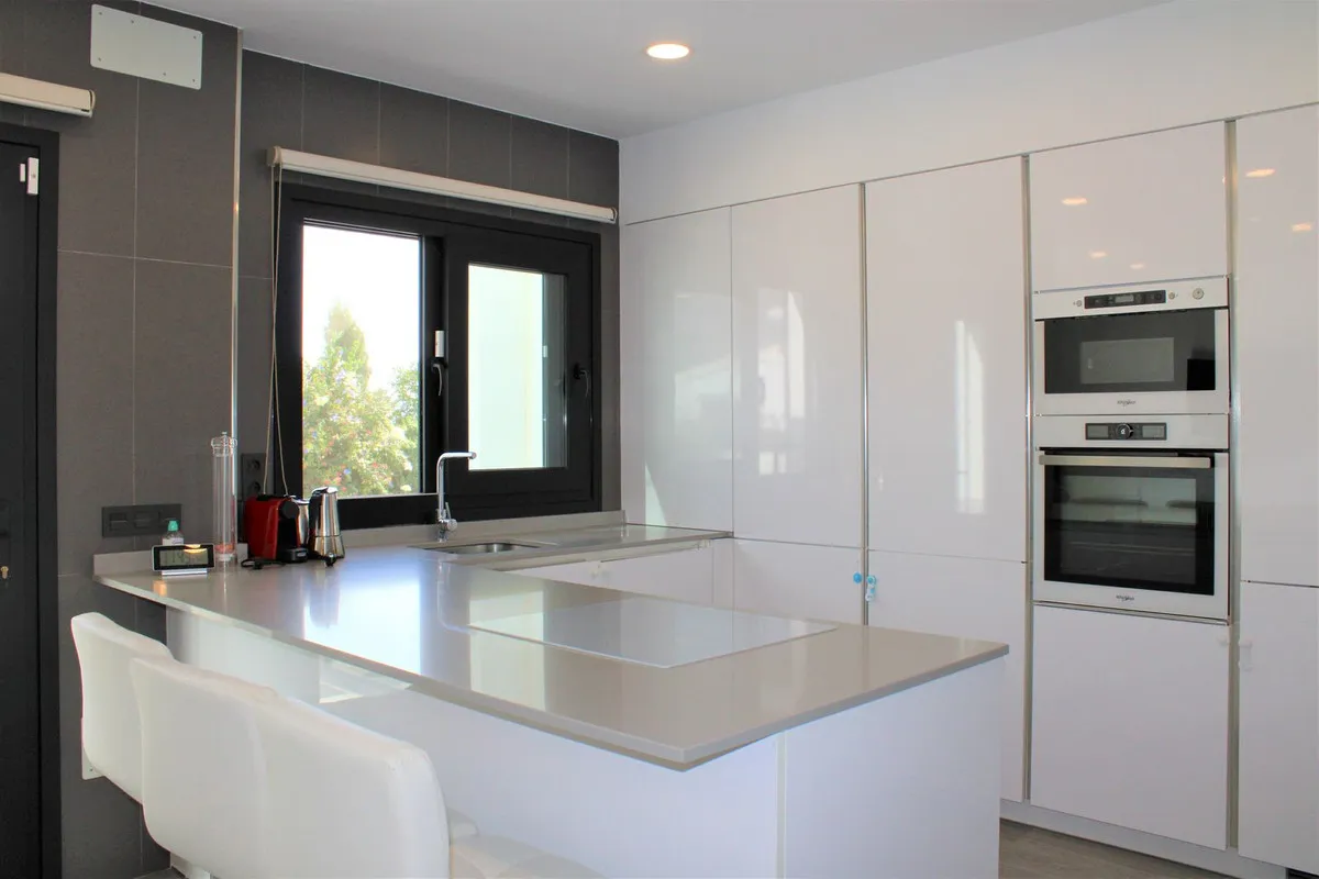 424b8508-93da-4305-97f1-fbef87176736