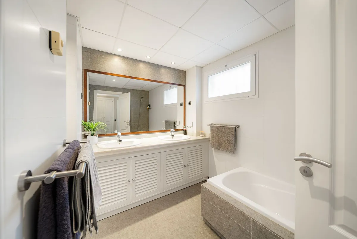 9593986f-a92f-4baa-a482-57a995ab90e4