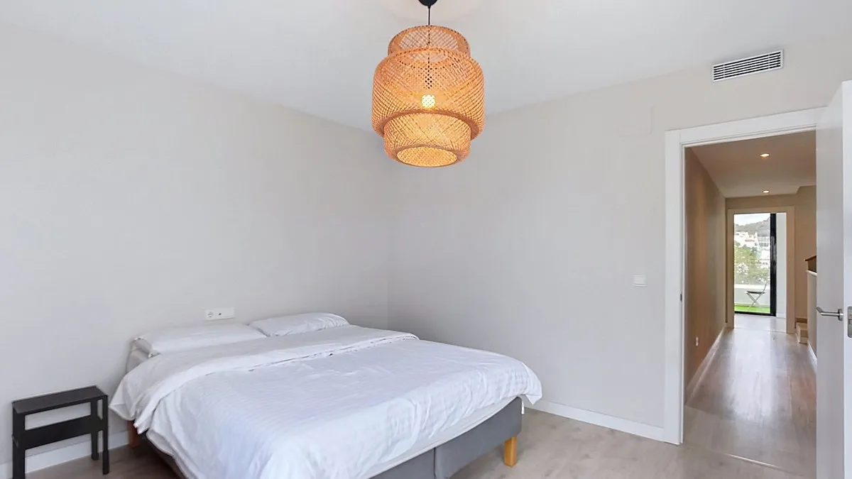 dc095748-064d-4948-8951-e80bff2e0d52