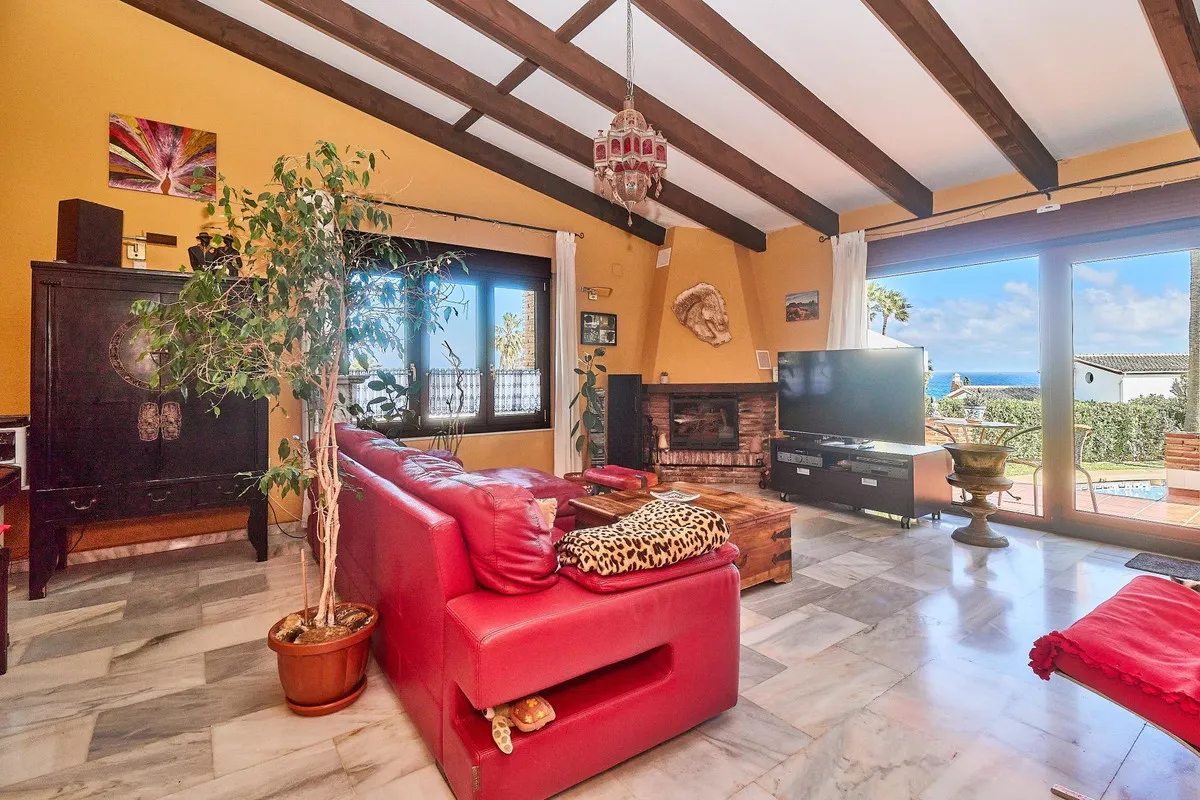 6c6a1e9c-b91a-48e8-b931-e1581bdd71d6