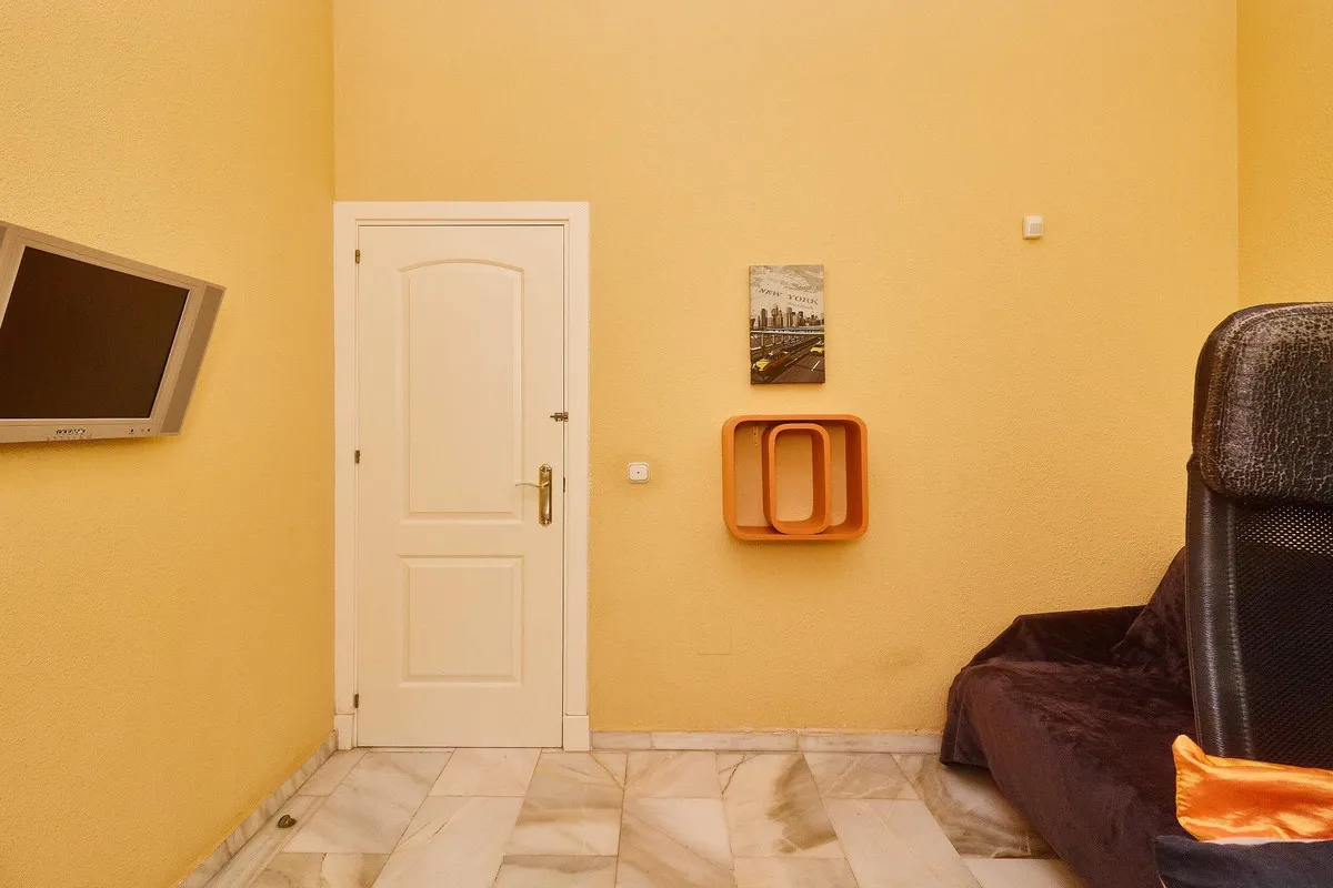 ee76fb6c-e68e-4e79-8162-fea2168b83fb