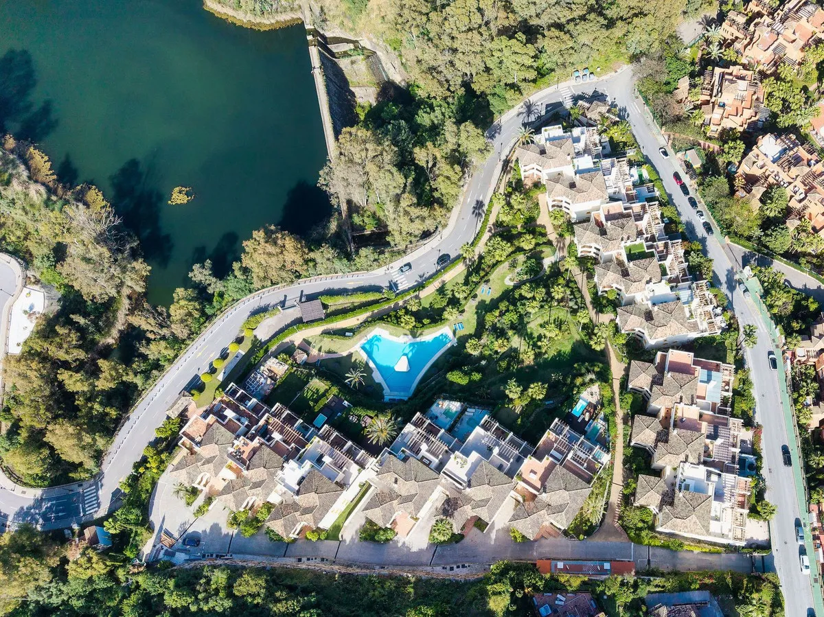 10fbfd00-42a7-49c3-b572-b025261a68be