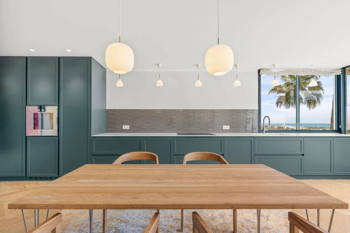 63917f2c-2d0d-4026-93b6-7cb8572a7f02