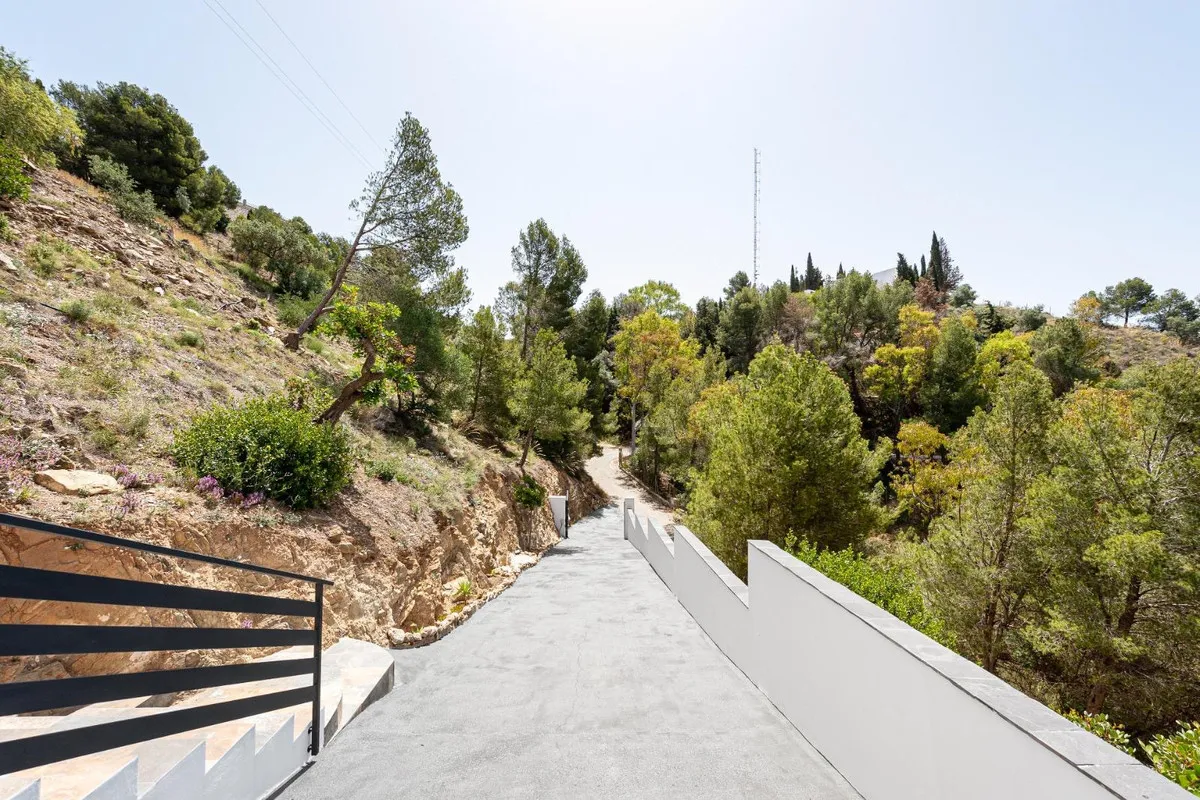 ea6bad8e-cd9d-4289-80b9-d97ae6589e11