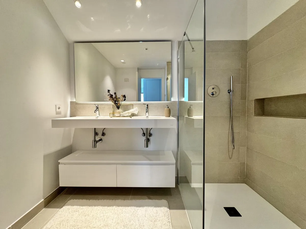 c533198d-851d-42d6-8ef3-a14947b01f69