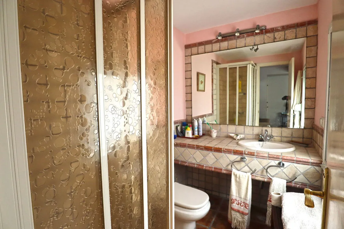 a63d9c18-7c56-4701-a0e9-d478ad45e3af